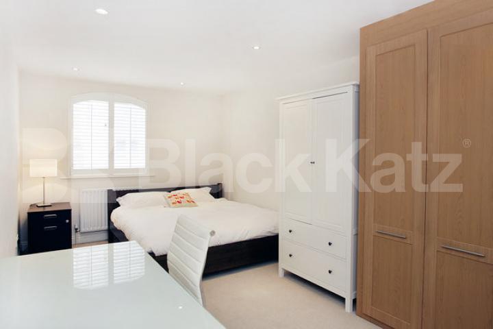 			NEW INSTRUCTION  (Includes Parking), 2 Bedroom, 1 bath, 1 reception Apartment			 Lion Court Shand Street, London Bridge